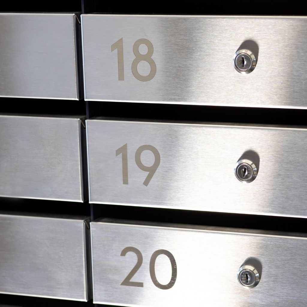 Установка почтовых ящиков серии «Ультра» в г. Тверь